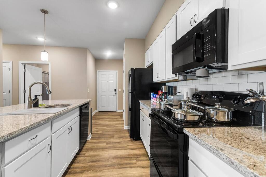 Elegant 2 Bedroom/2 Bath Condo With All Amenities Μελβούρνη Εξωτερικό φωτογραφία