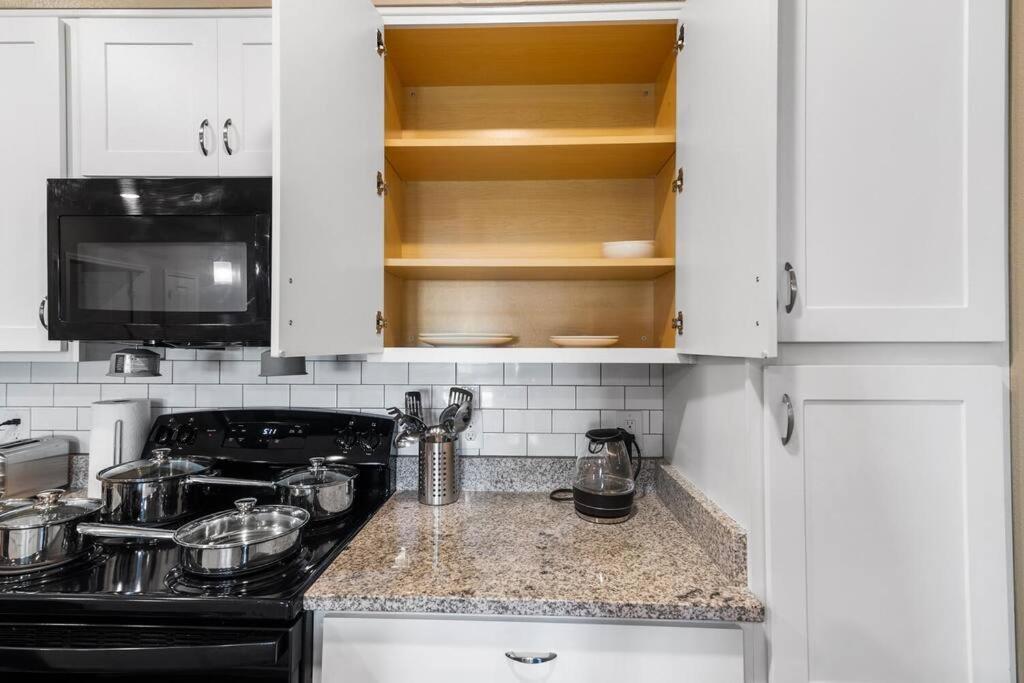 Elegant 2 Bedroom/2 Bath Condo With All Amenities Μελβούρνη Εξωτερικό φωτογραφία
